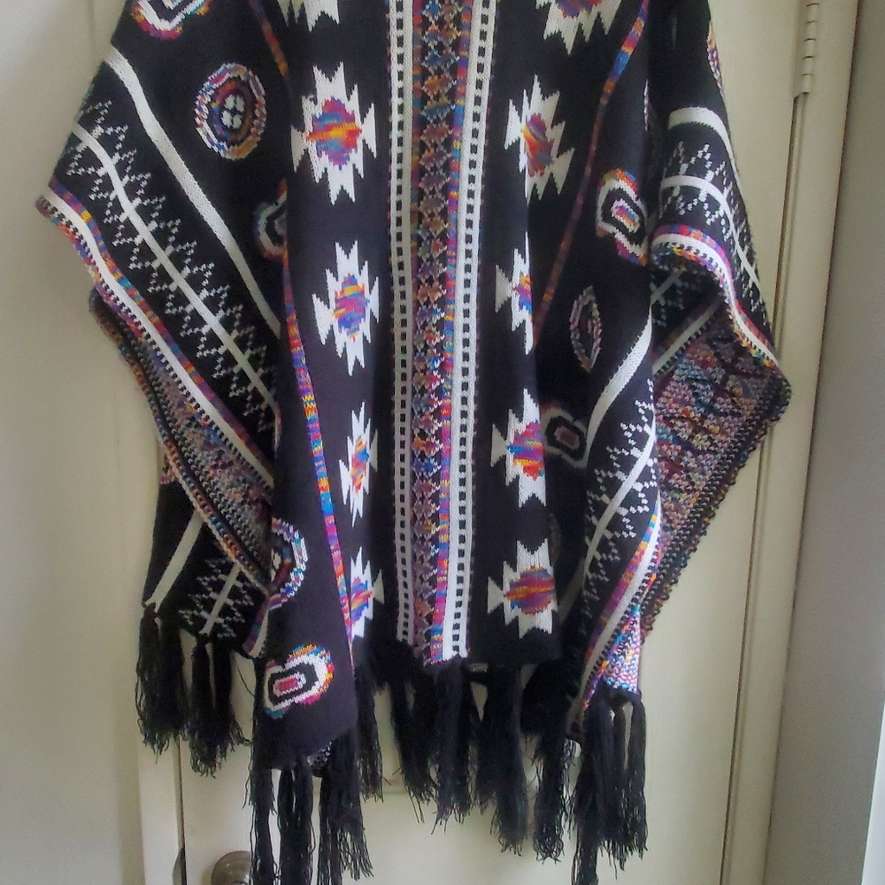 Aztec print shawl - Picture 3 of 5